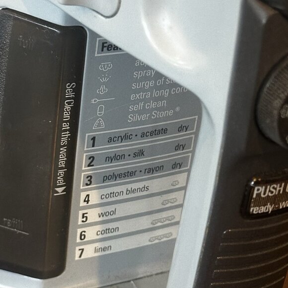 Black & Decker Pro Xpress Iron #F621S Steam Iron **Tested** - Picture 6 of 7